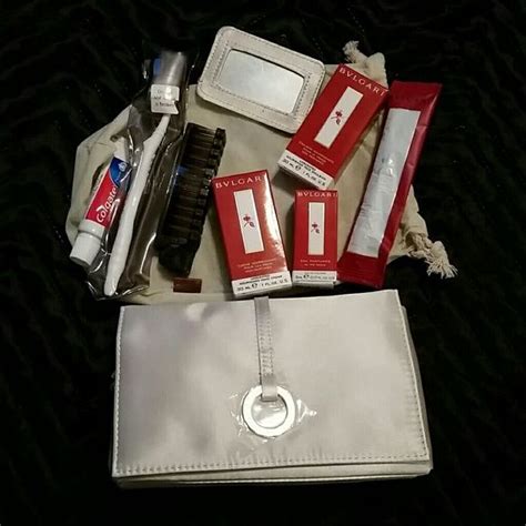 Bvlgari cosmetic pouch inkl travel set .